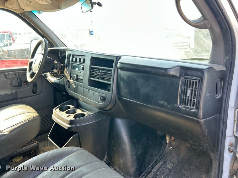 image for item EK8303 2009 Chevrolet Express 2500 utility van