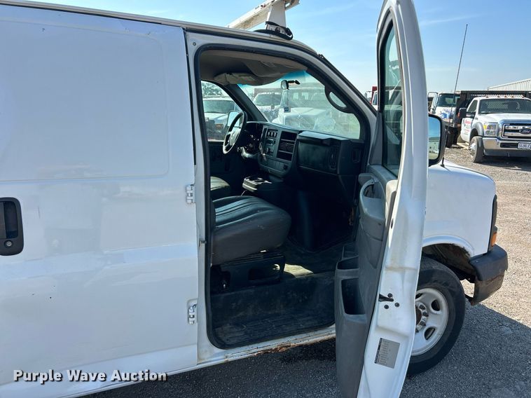 image for item EK8303 2009 Chevrolet Express 2500 utility van