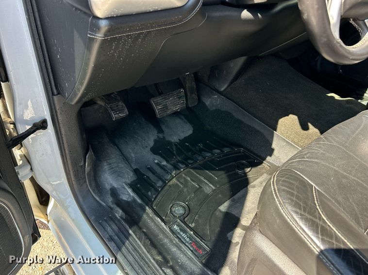 image for item EK8304 2017 GMC Sierra 1500 SLT Crew Cab pickup truck