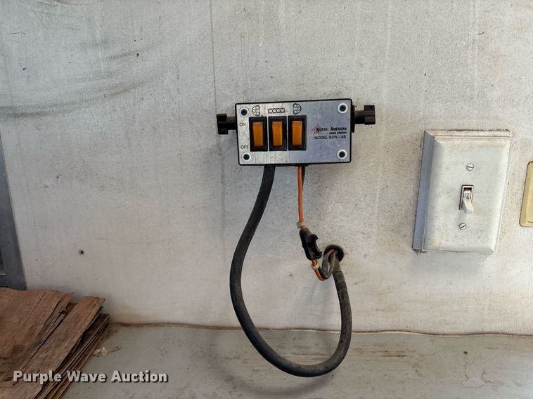 image for item EM2595 2001 Coachcraft fiber optic splicing trailer