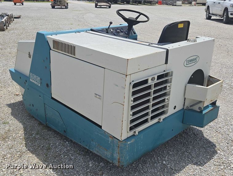 image for item EN3902 Tennant 255 Series II sweeper