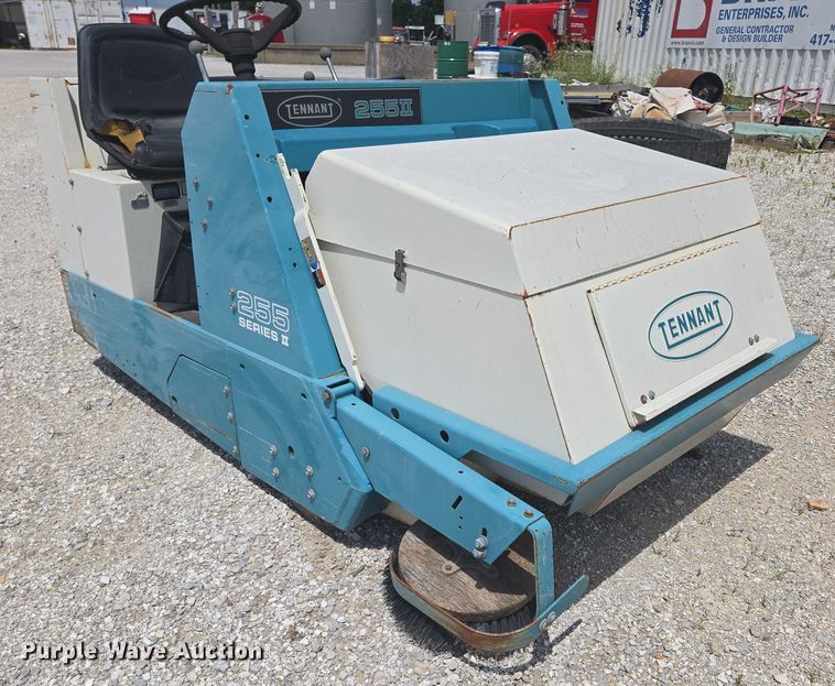 image for item EN3902 Tennant 255 Series II sweeper