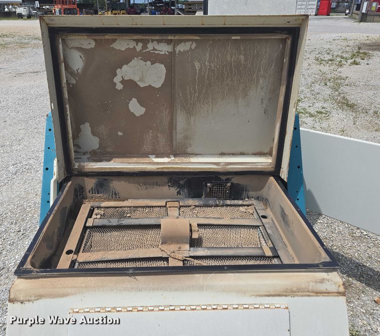 image for item EN3902 Tennant 255 Series II sweeper