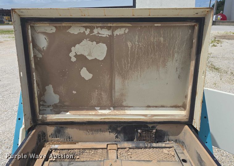 image for item EN3902 Tennant 255 Series II sweeper