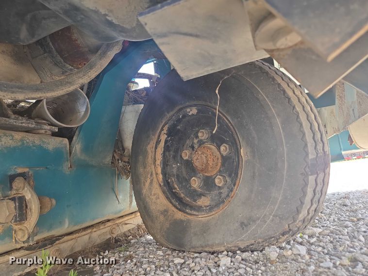 image for item EN3902 Tennant 255 Series II sweeper