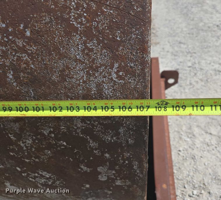 image for item EN3911 Tank