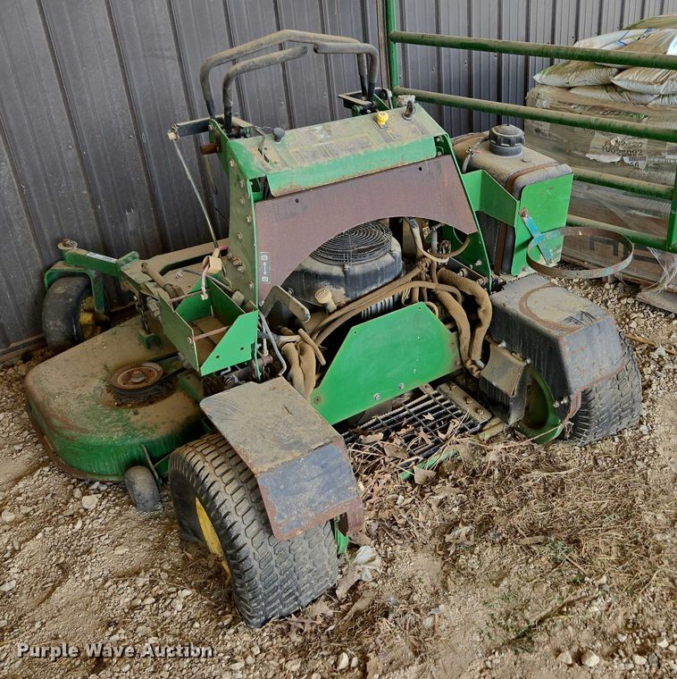 image for item EN3926 John Deere 667 ZTR lawn mower