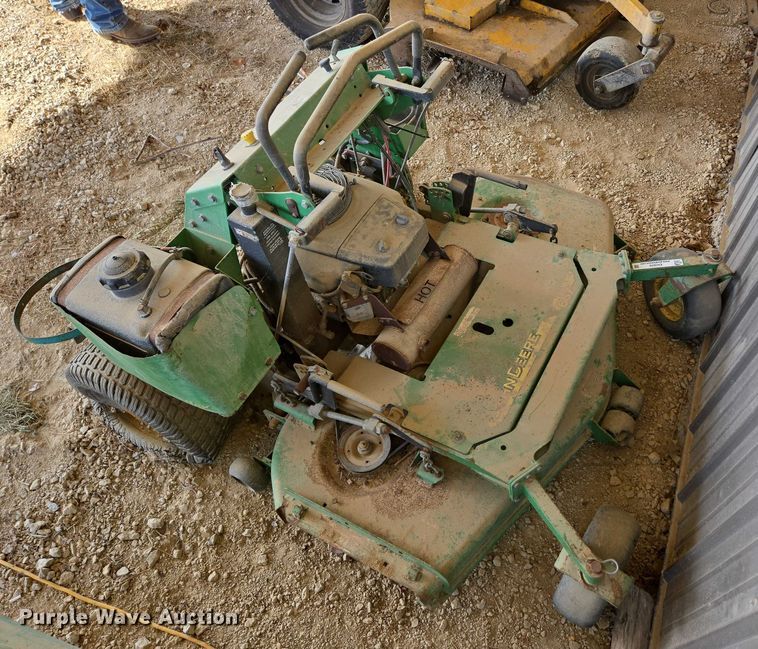 image for item EN3926 John Deere 667 ZTR lawn mower