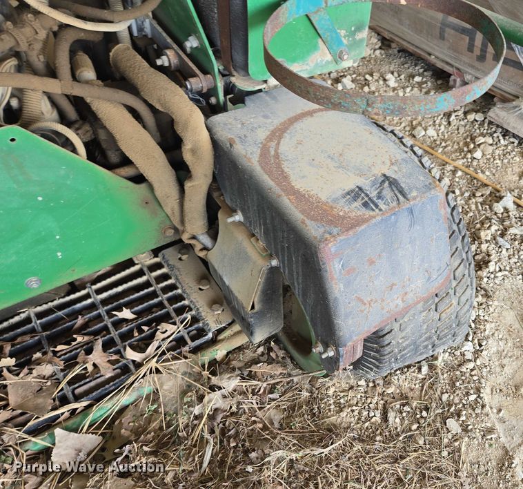 image for item EN3926 John Deere 667 ZTR lawn mower