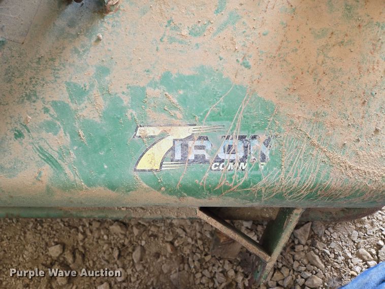 image for item EN3926 John Deere 667 ZTR lawn mower