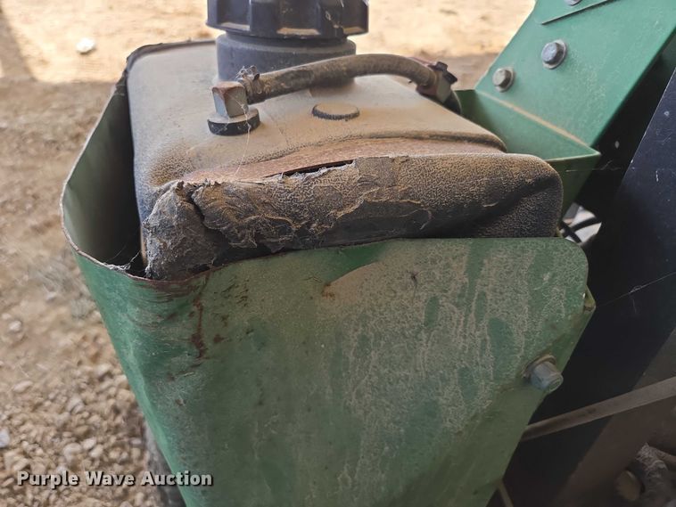 image for item EN3926 John Deere 667 ZTR lawn mower