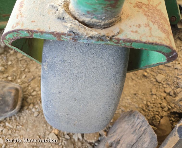 image for item EN3926 John Deere 667 ZTR lawn mower