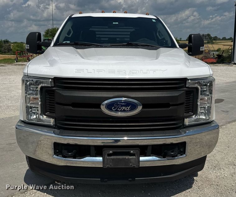 image for item EN4570 2019 Ford F350 Super Duty XL SuperCab flatbed pickup truck