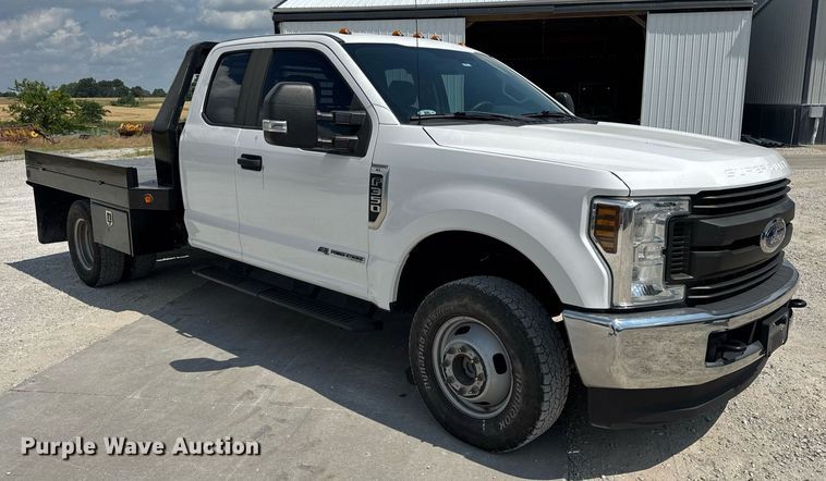 image for item EN4570 2019 Ford F350 Super Duty XL SuperCab flatbed pickup truck