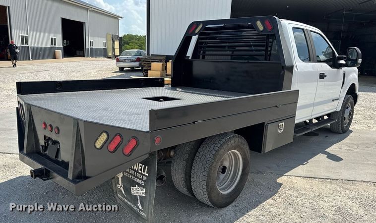 image for item EN4570 2019 Ford F350 Super Duty XL SuperCab flatbed pickup truck