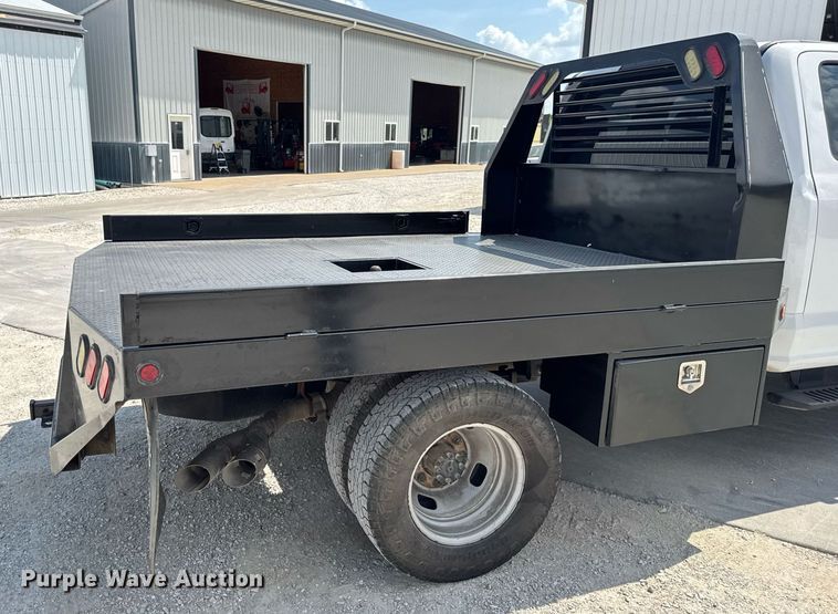image for item EN4570 2019 Ford F350 Super Duty XL SuperCab flatbed pickup truck