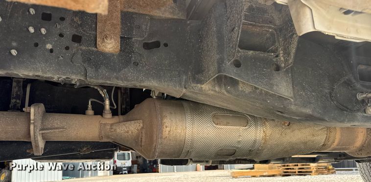 image for item EN4570 2019 Ford F350 Super Duty XL SuperCab flatbed pickup truck