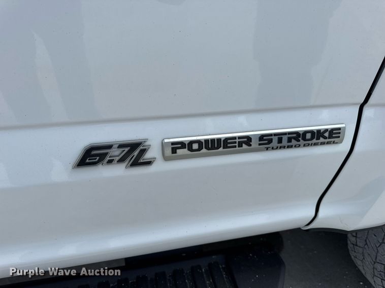 image for item EN4570 2019 Ford F350 Super Duty XL SuperCab flatbed pickup truck