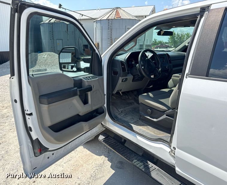 image for item EN4570 2019 Ford F350 Super Duty XL SuperCab flatbed pickup truck