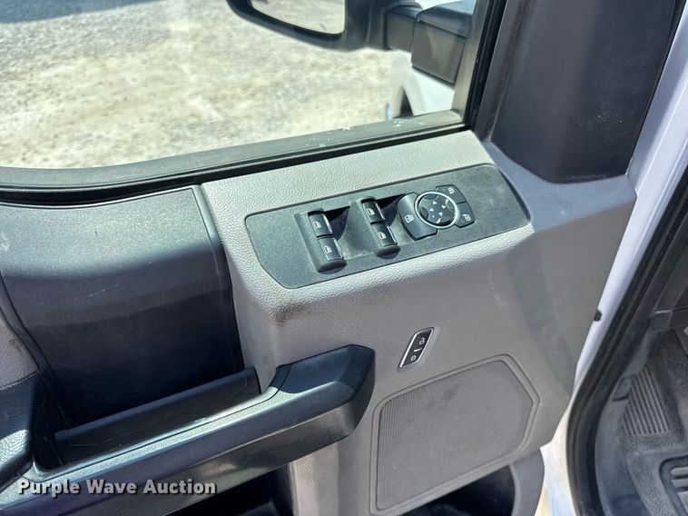 image for item EN4570 2019 Ford F350 Super Duty XL SuperCab flatbed pickup truck