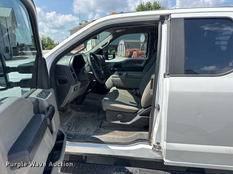 image for item EN4570 2019 Ford F350 Super Duty XL SuperCab flatbed pickup truck