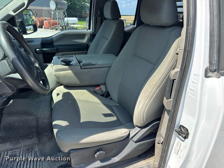 image for item EN4570 2019 Ford F350 Super Duty XL SuperCab flatbed pickup truck