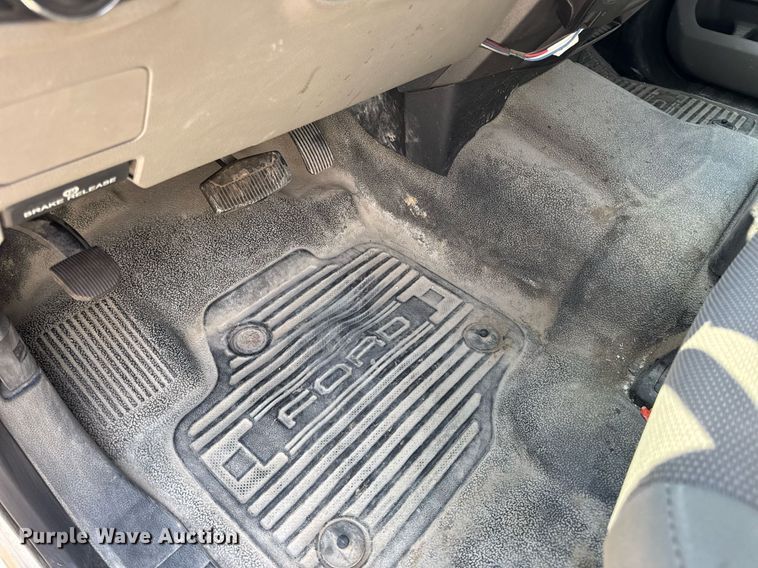 image for item EN4570 2019 Ford F350 Super Duty XL SuperCab flatbed pickup truck