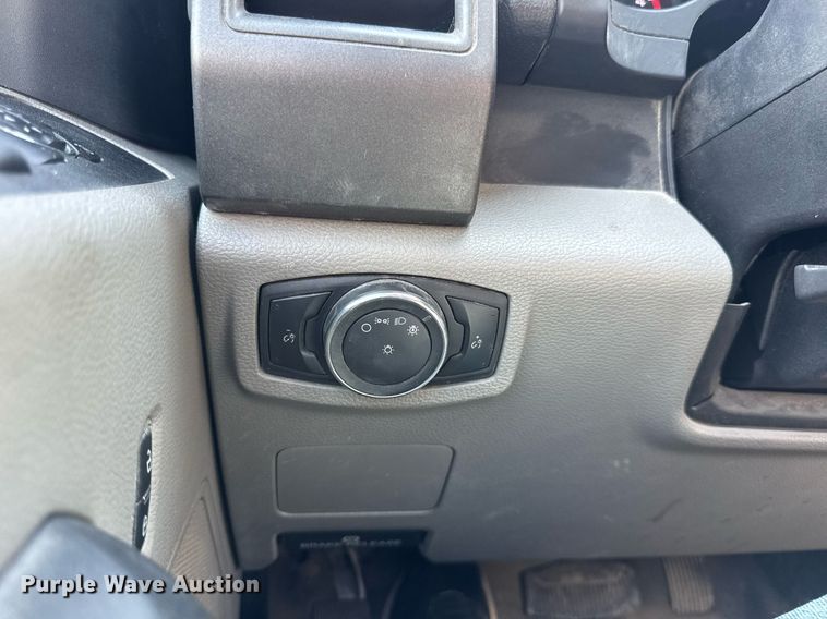 image for item EN4570 2019 Ford F350 Super Duty XL SuperCab flatbed pickup truck