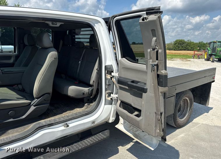 image for item EN4570 2019 Ford F350 Super Duty XL SuperCab flatbed pickup truck