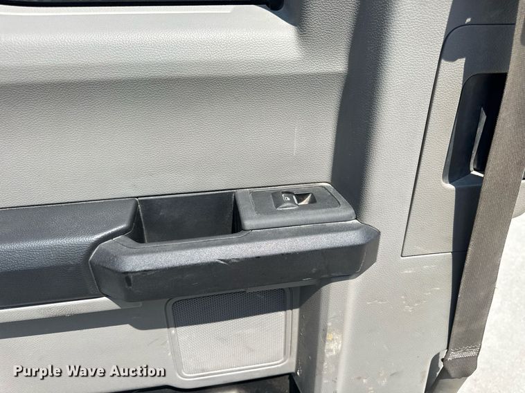 image for item EN4570 2019 Ford F350 Super Duty XL SuperCab flatbed pickup truck