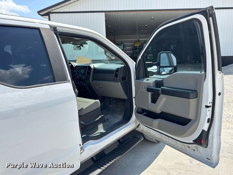 image for item EN4570 2019 Ford F350 Super Duty XL SuperCab flatbed pickup truck