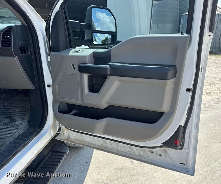 image for item EN4570 2019 Ford F350 Super Duty XL SuperCab flatbed pickup truck