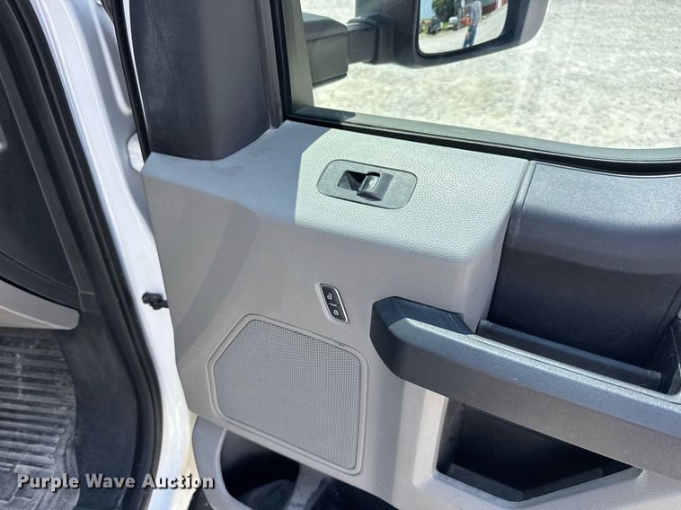 image for item EN4570 2019 Ford F350 Super Duty XL SuperCab flatbed pickup truck