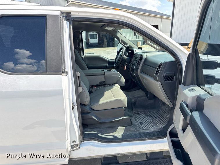 image for item EN4570 2019 Ford F350 Super Duty XL SuperCab flatbed pickup truck