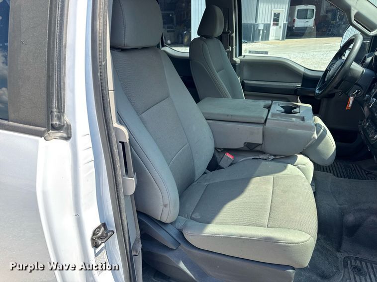 image for item EN4570 2019 Ford F350 Super Duty XL SuperCab flatbed pickup truck