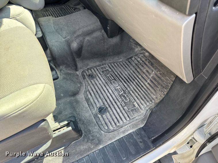 image for item EN4570 2019 Ford F350 Super Duty XL SuperCab flatbed pickup truck