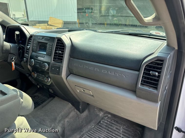 image for item EN4570 2019 Ford F350 Super Duty XL SuperCab flatbed pickup truck