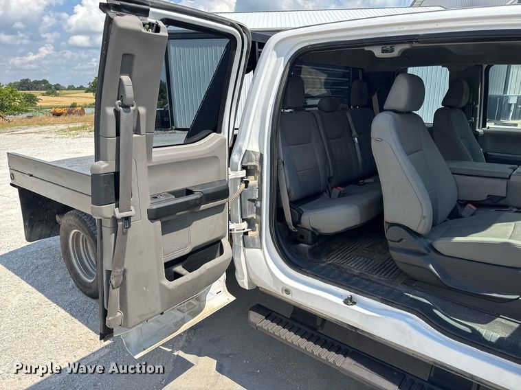 image for item EN4570 2019 Ford F350 Super Duty XL SuperCab flatbed pickup truck