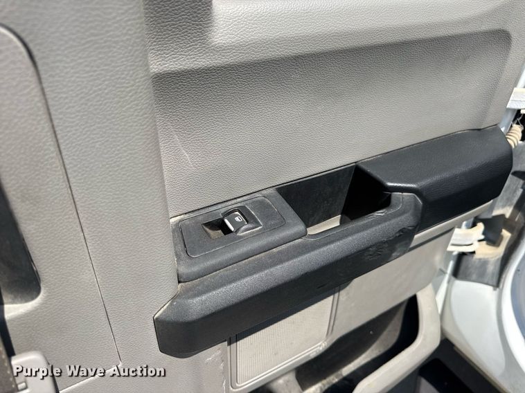 image for item EN4570 2019 Ford F350 Super Duty XL SuperCab flatbed pickup truck