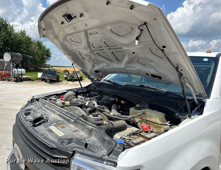 image for item EN4570 2019 Ford F350 Super Duty XL SuperCab flatbed pickup truck