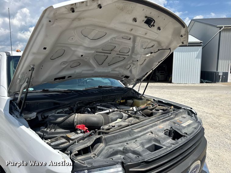 image for item EN4570 2019 Ford F350 Super Duty XL SuperCab flatbed pickup truck