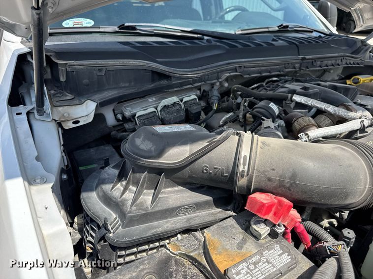 image for item EN4570 2019 Ford F350 Super Duty XL SuperCab flatbed pickup truck