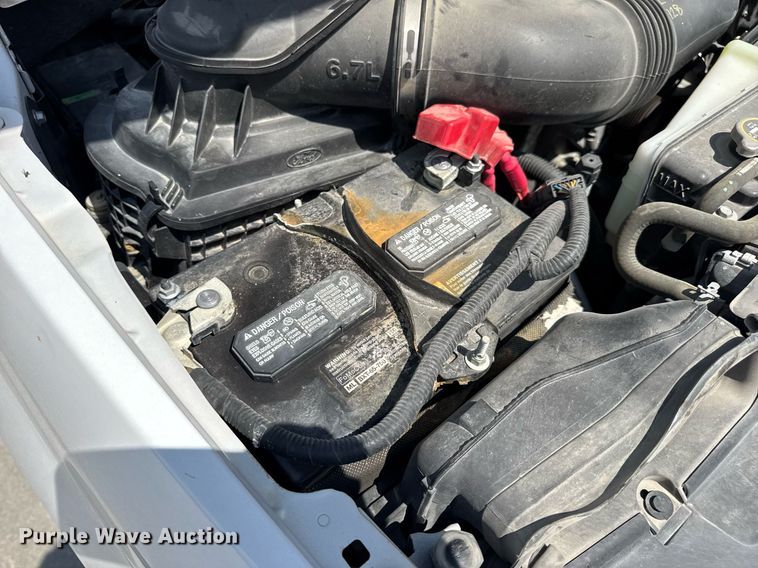 image for item EN4570 2019 Ford F350 Super Duty XL SuperCab flatbed pickup truck