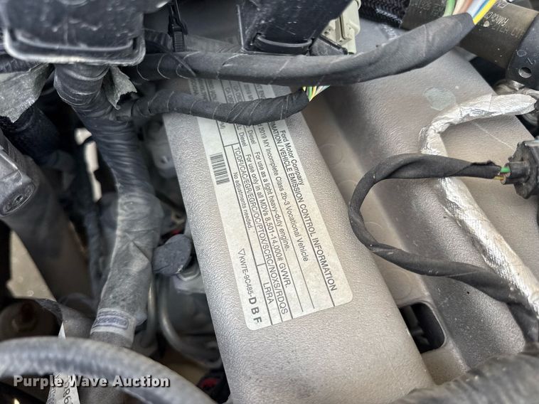 image for item EN4570 2019 Ford F350 Super Duty XL SuperCab flatbed pickup truck