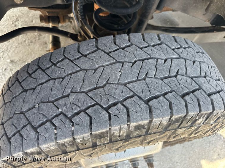 image for item EN4570 2019 Ford F350 Super Duty XL SuperCab flatbed pickup truck