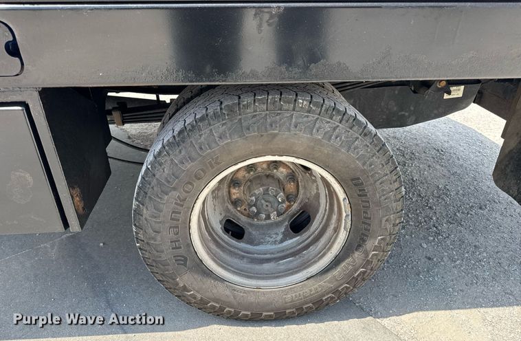 image for item EN4570 2019 Ford F350 Super Duty XL SuperCab flatbed pickup truck