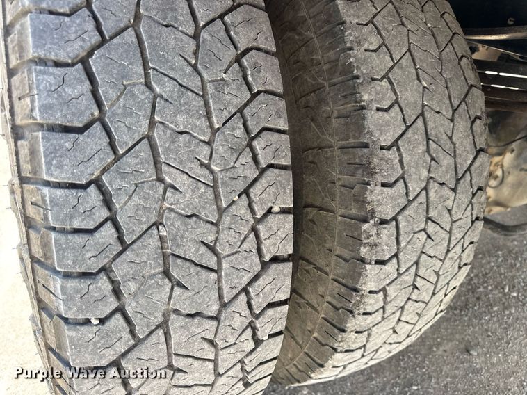 image for item EN4570 2019 Ford F350 Super Duty XL SuperCab flatbed pickup truck