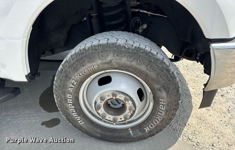 image for item EN4570 2019 Ford F350 Super Duty XL SuperCab flatbed pickup truck