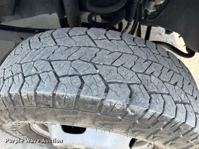 image for item EN4570 2019 Ford F350 Super Duty XL SuperCab flatbed pickup truck