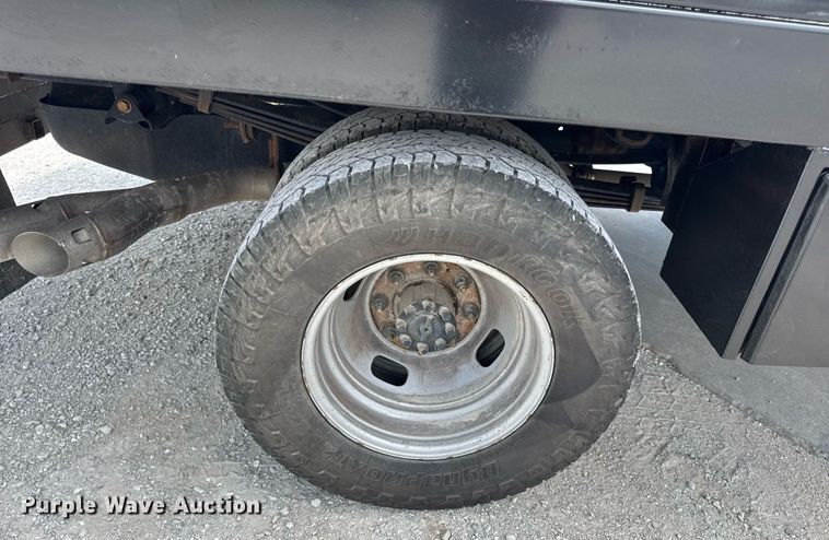 image for item EN4570 2019 Ford F350 Super Duty XL SuperCab flatbed pickup truck